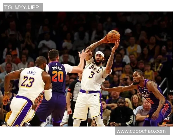 法兰克福球员戴维斯备受瞩目，获得广泛关注